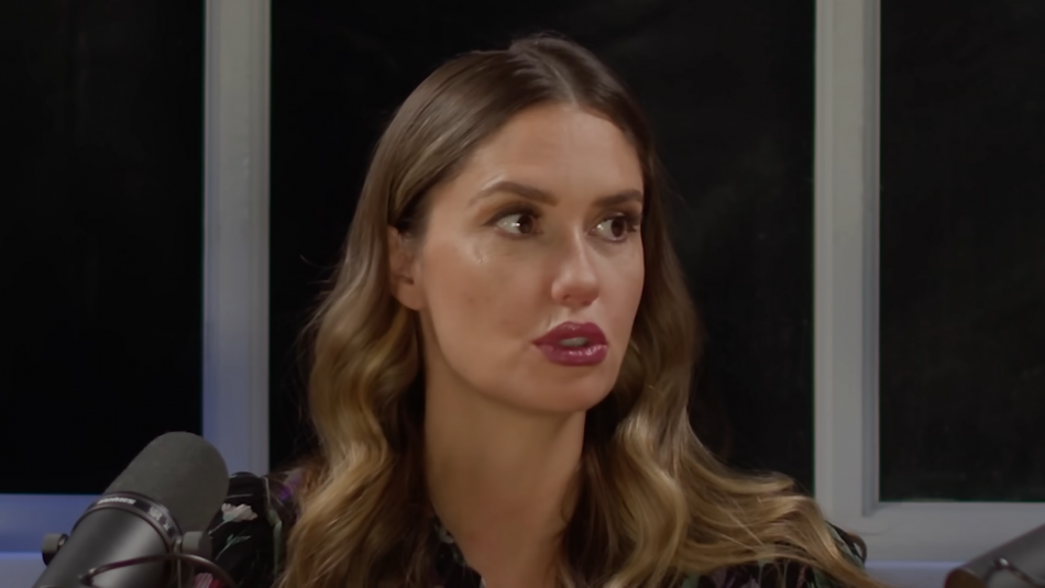 Агата Муцениеце показала округлившийся живот и ответила на домыслы о беременности